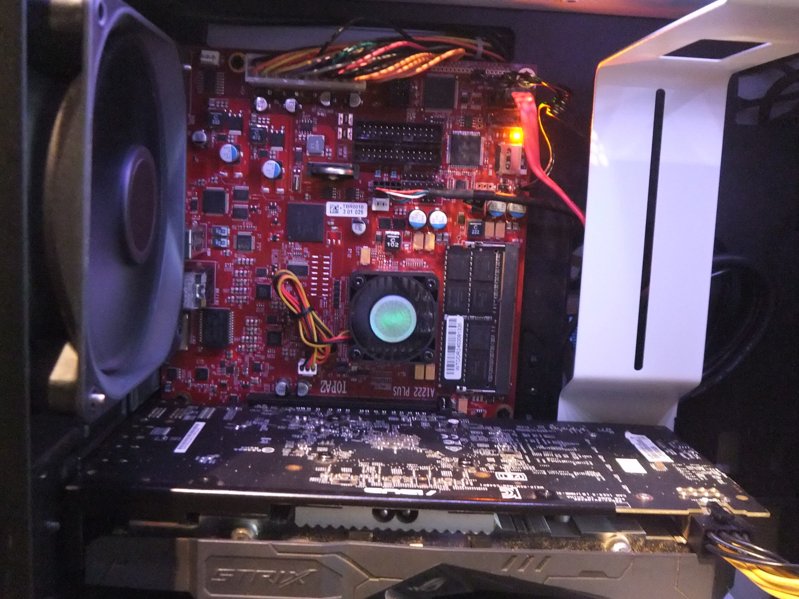 A1222plus is installed in a GPU-compatible Mini-ITX case.